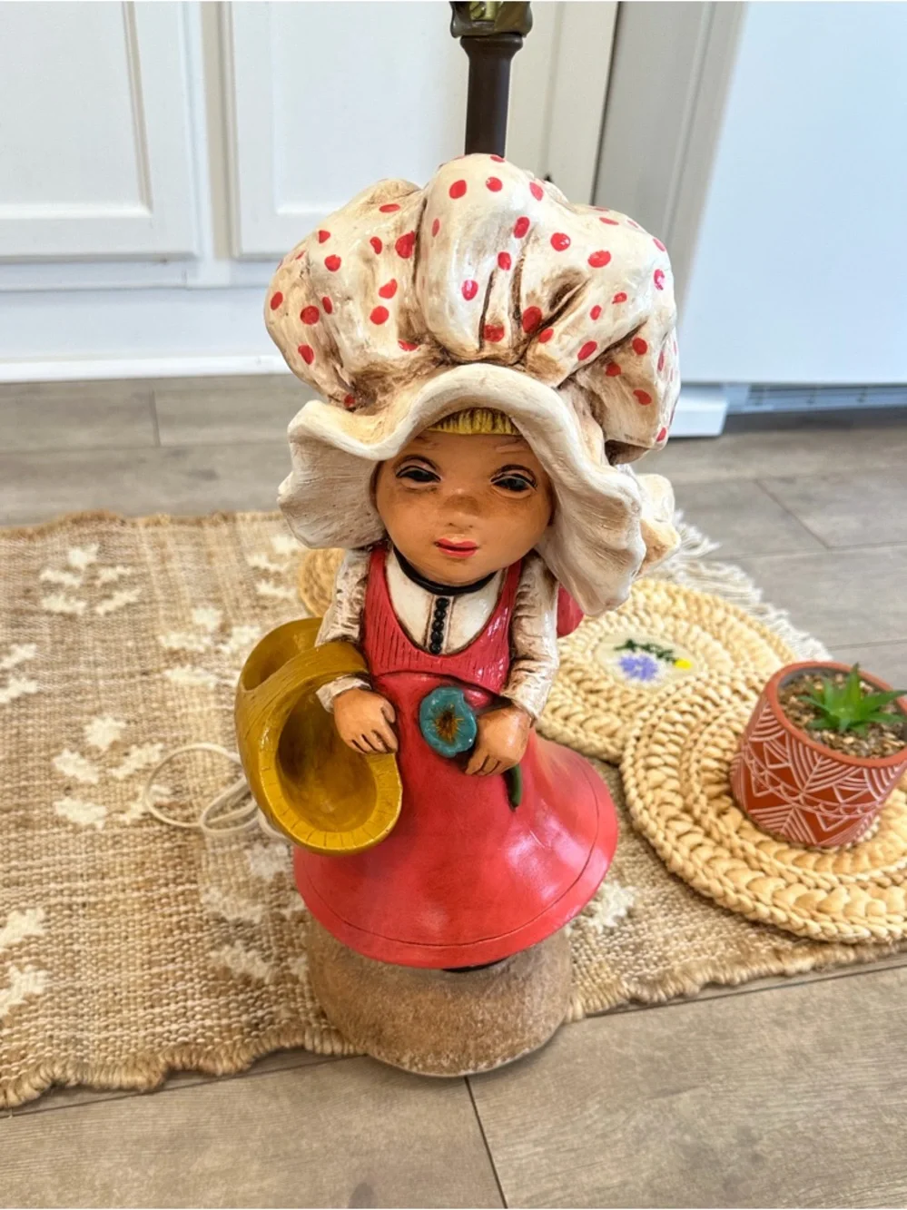 Vintage 1975 Ceramic Bonnet Girl table Lamp Holly Hobby Like Cottage Home Accent